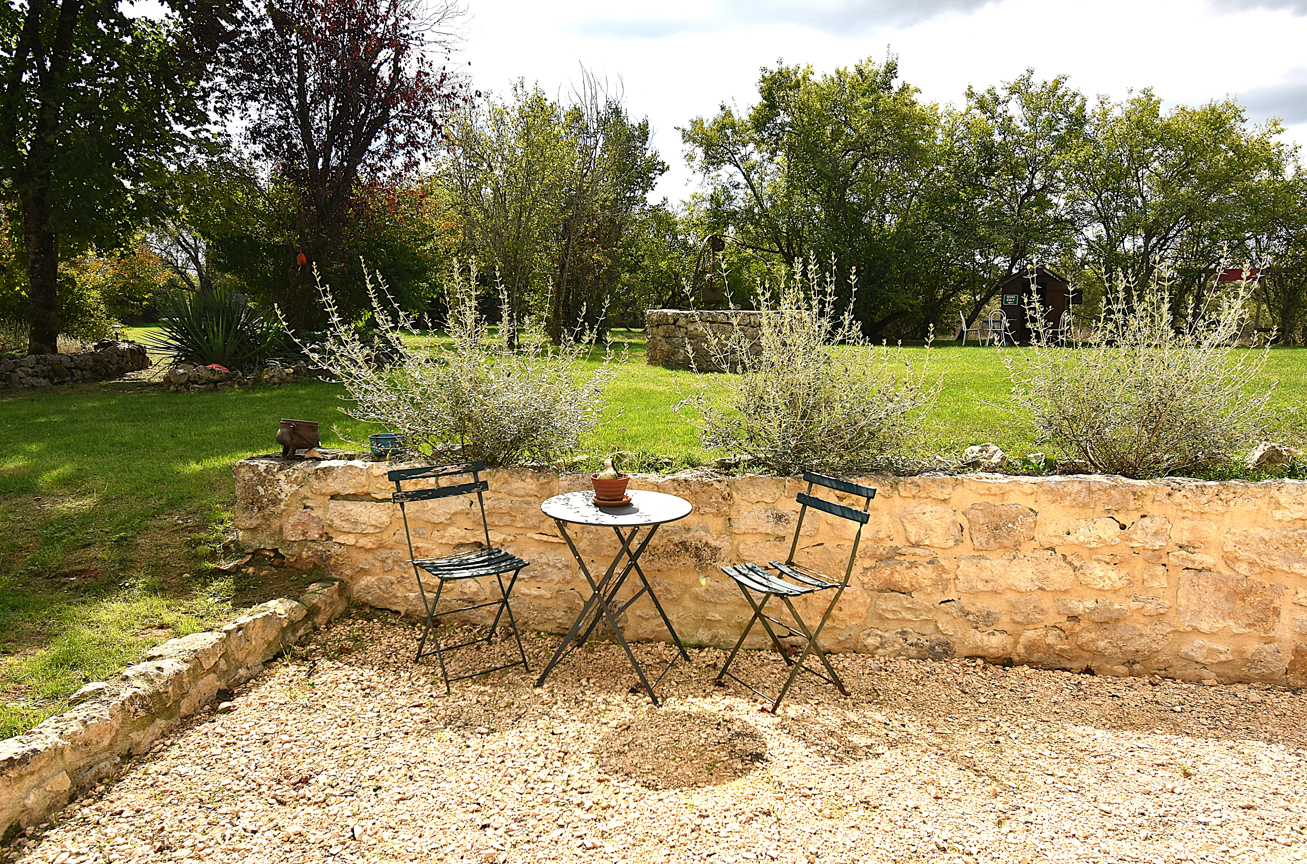 Très belle maison rénovée sur 8h avec terrain de loisir.