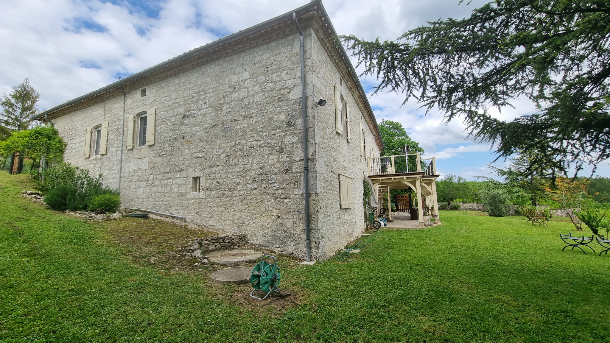 Charmante propriété remplie d'histoire sur les hauteurs  d'un hameau du Quercy