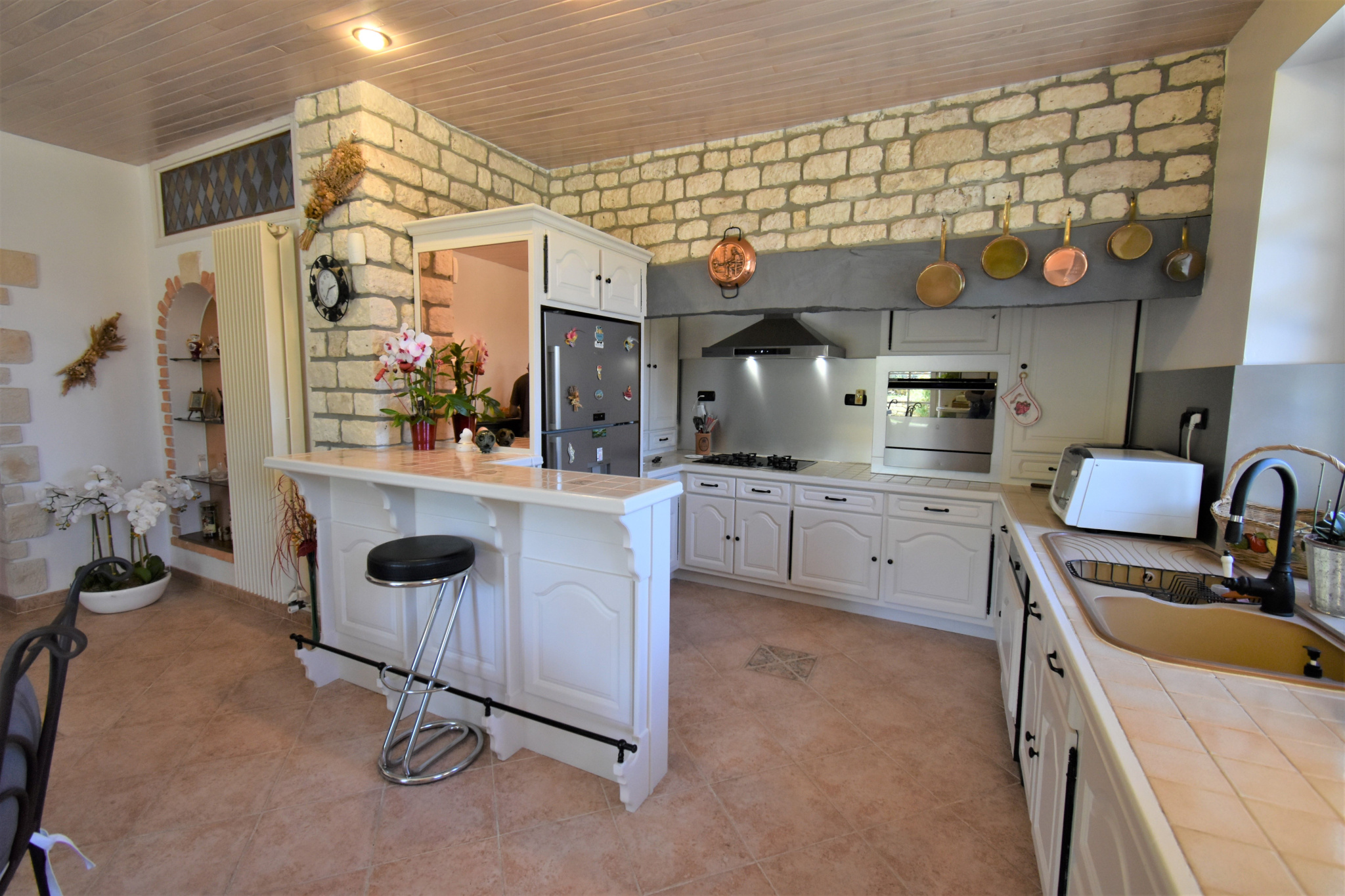 Maison familiale atypique, pleine de charme et d'histoire.