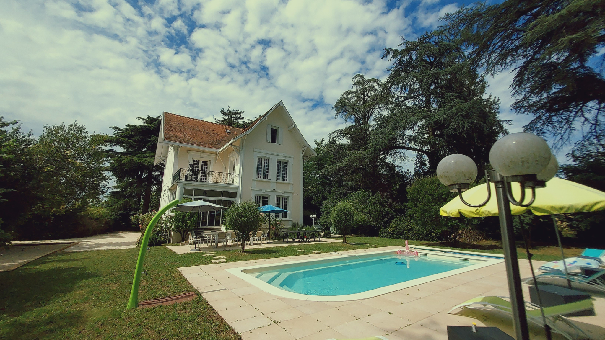 CHARMANTE PROPRIETE avec parc en plein centre de Bergerac