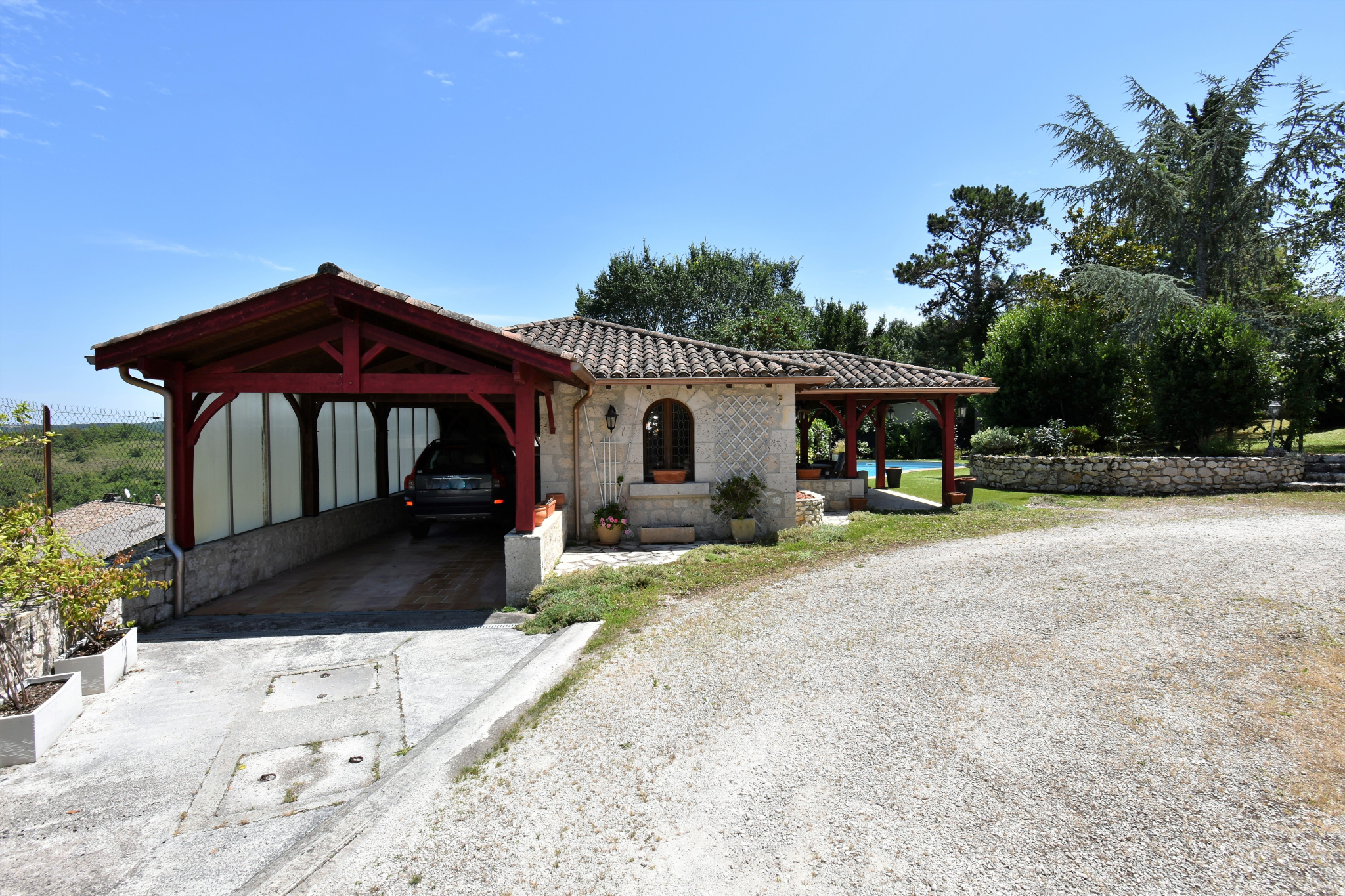Maison familiale atypique, pleine de charme et d'histoire.
