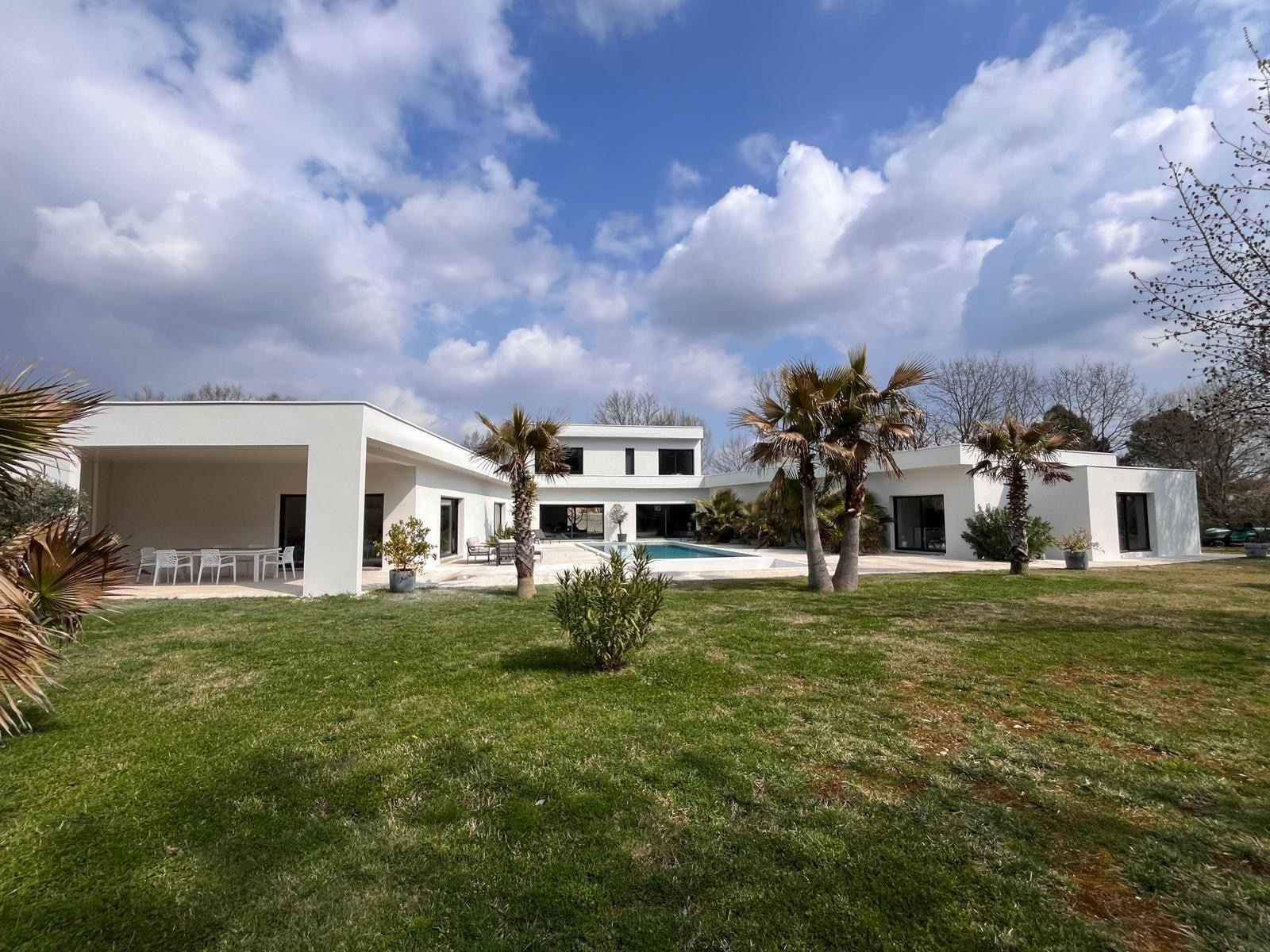 Très belle maison d'architecte dans un quartier résidentiel prisé et  tranquille de Montauban