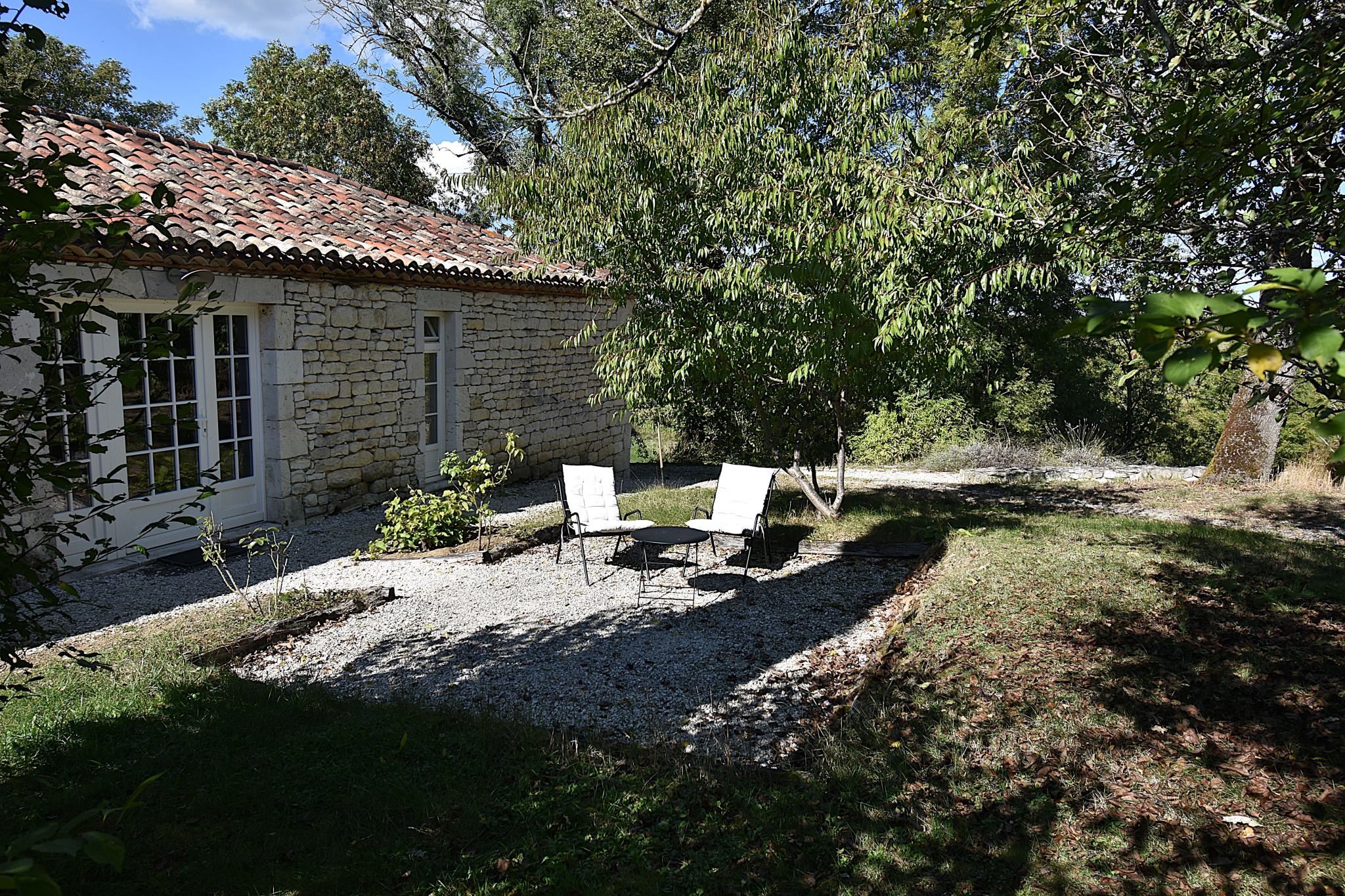 Prestigieux manoir et ses dépendances, piscine et prairies.