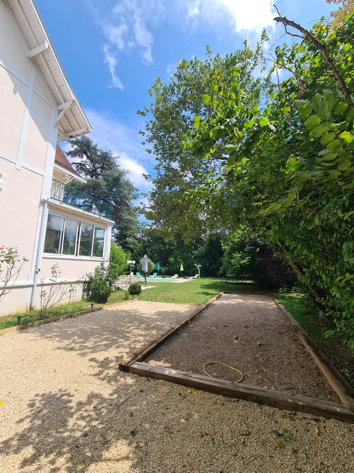 CHARMANTE PROPRIETE avec parc en plein centre de Bergerac