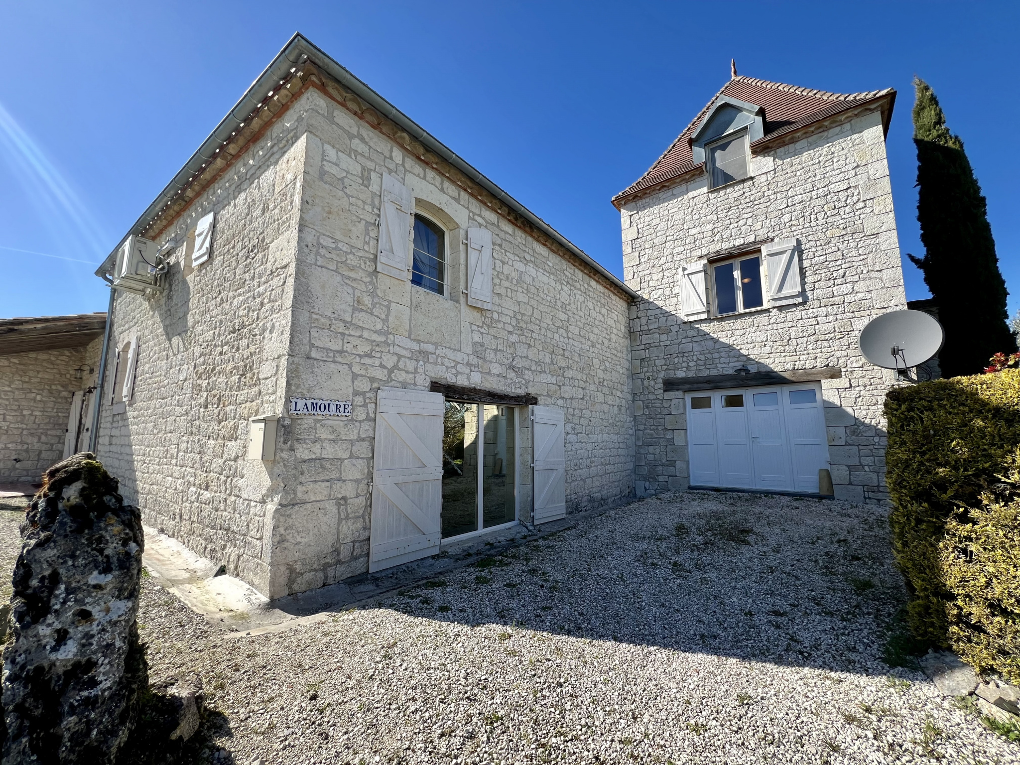 Superbe maison en pierre dans le Quercy à proximité d'un hameau
