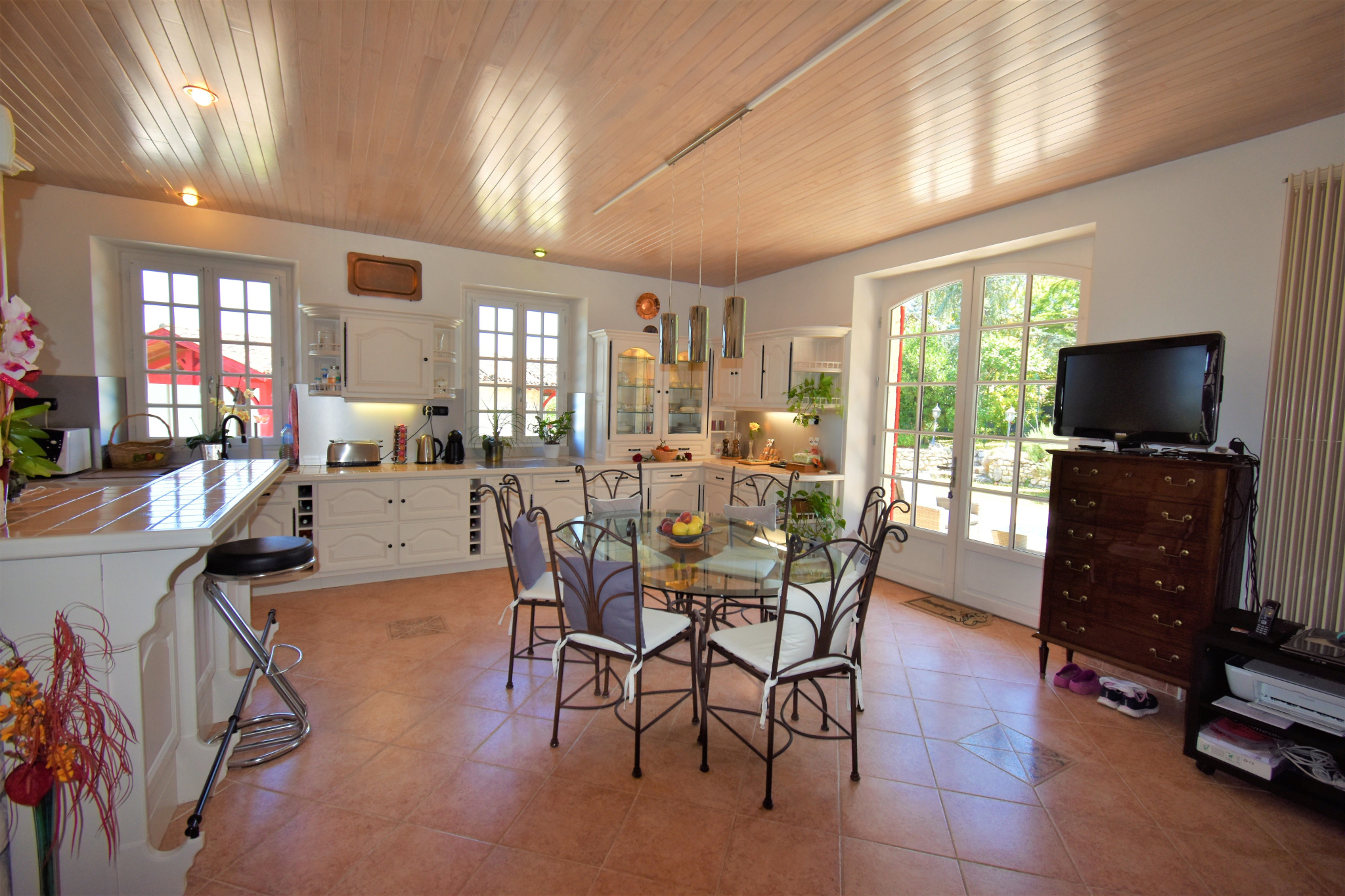 Maison familiale atypique, pleine de charme et d'histoire.