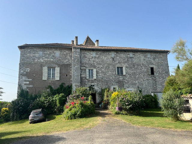 Superbe château de XIII d'Antan situé dans le Tarn et Garonne