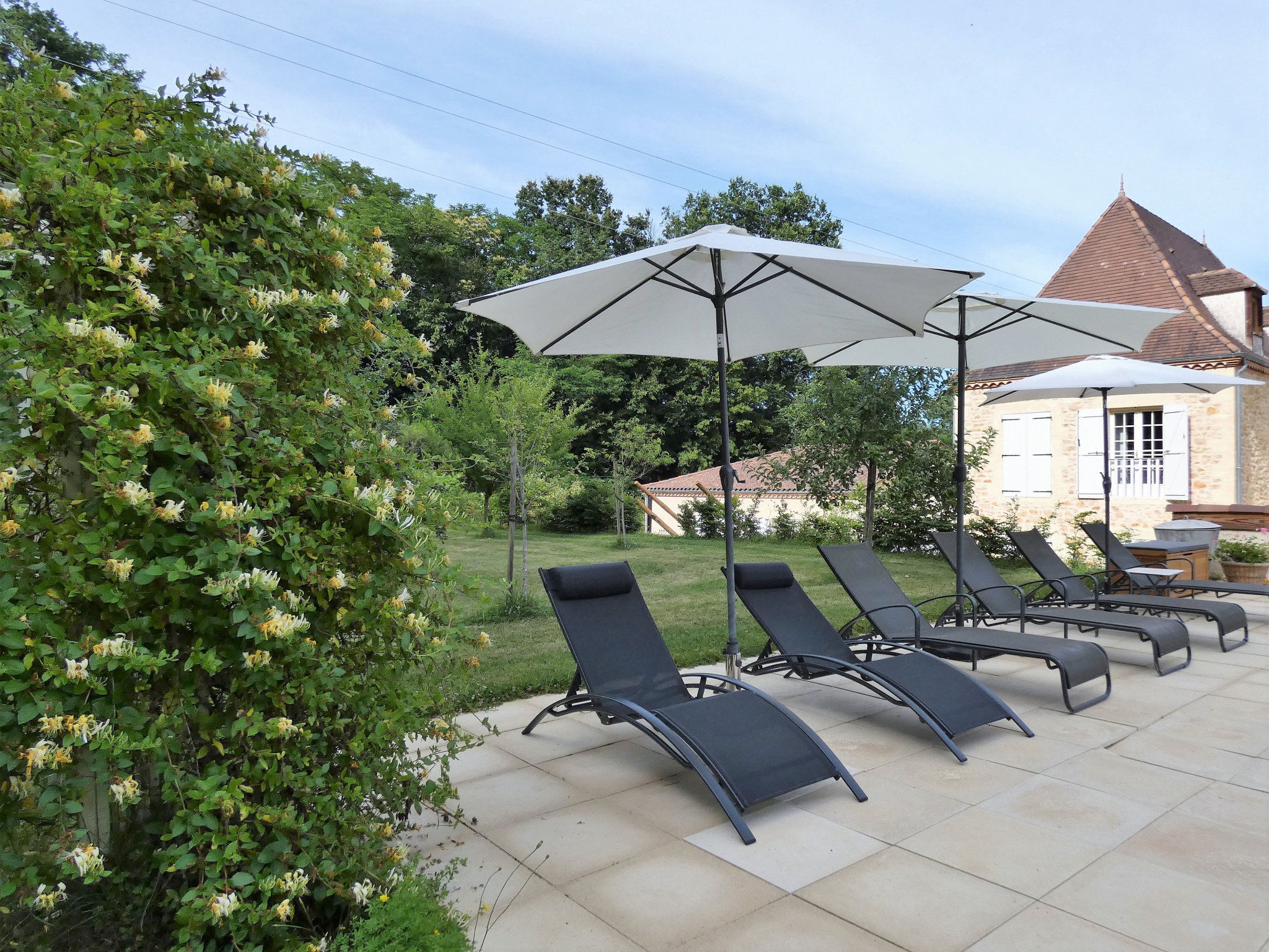 Construction de haute qualité avec piscine, gîtes et 1,5 ha