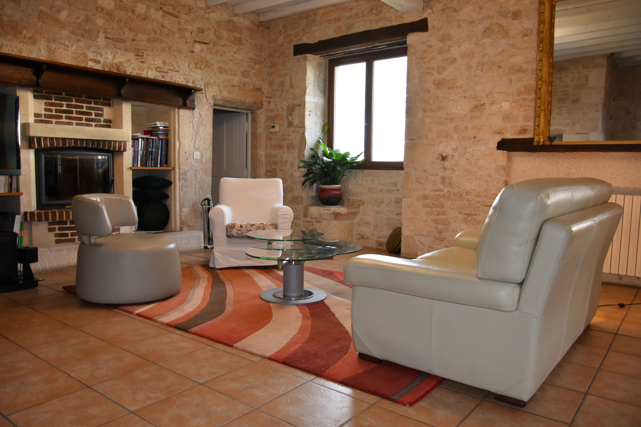 Propriété quercynoise en pierres avec piscine, chambre d'hôte et maison d'amis.