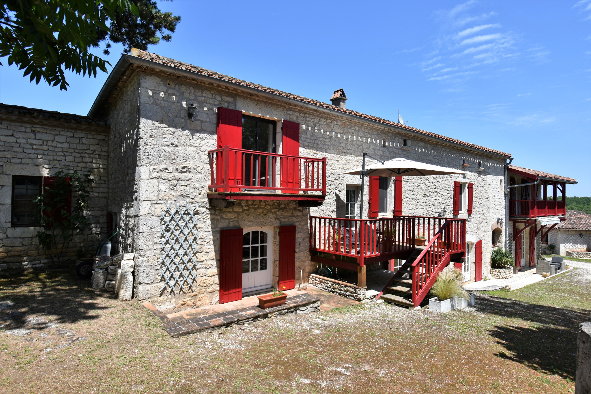 Maison familiale atypique, pleine de charme et d'histoire.