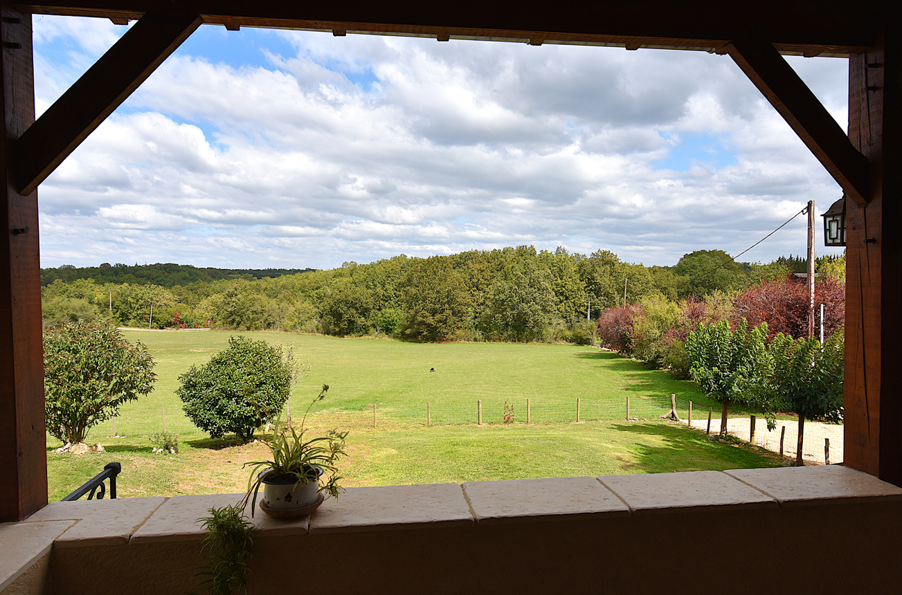 Très belle maison rénovée sur 8h avec terrain de loisir.