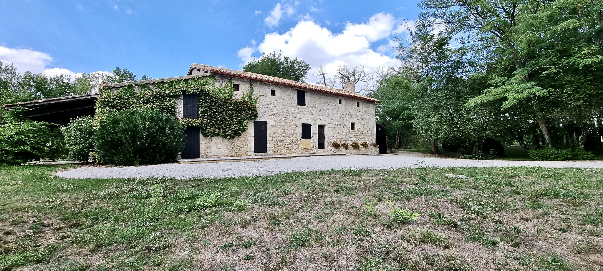 Charmante maison en pierre au milieu de la nature dans le Lot et Garonne