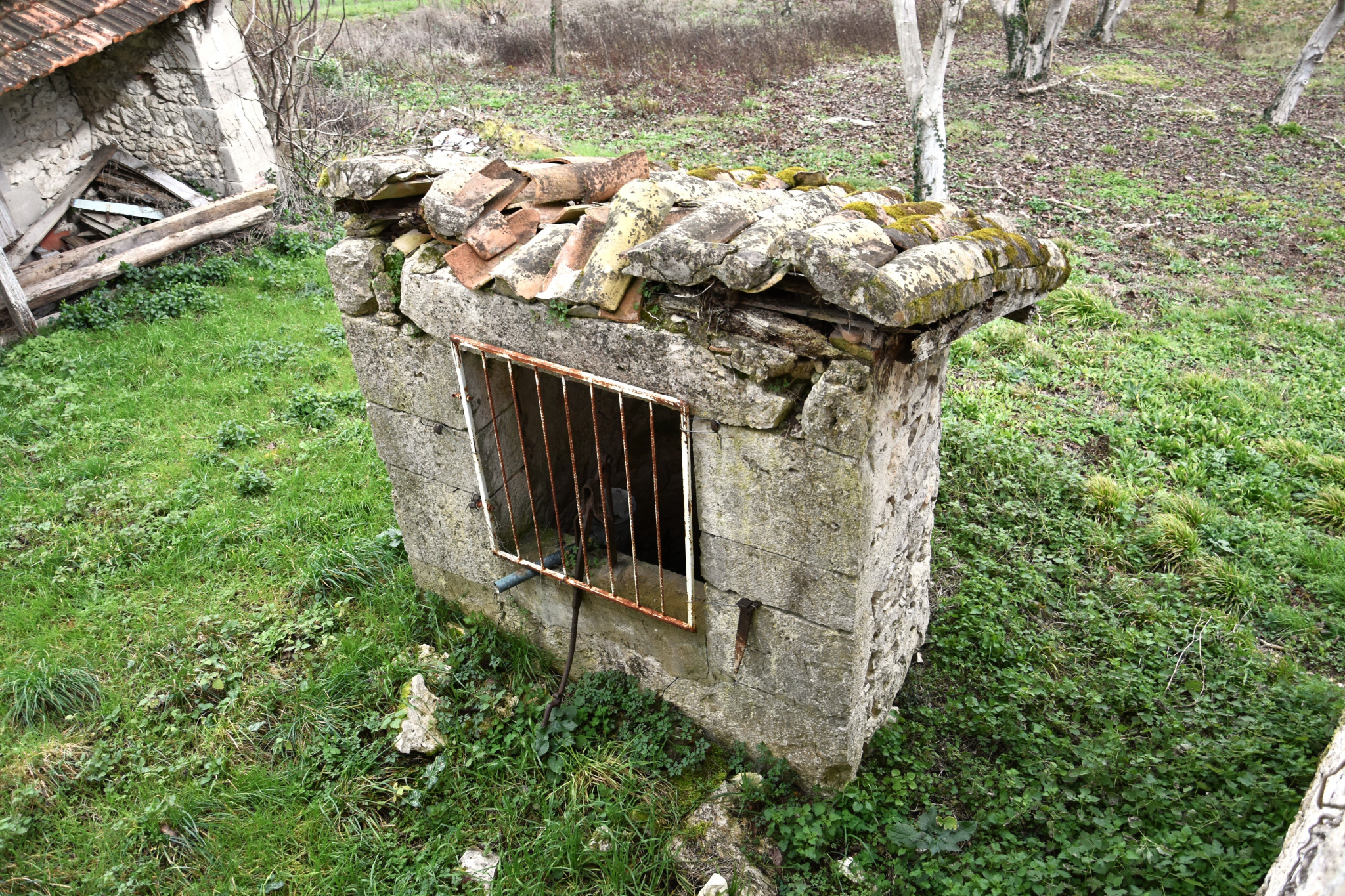 Maison de village en pierres à rénover.