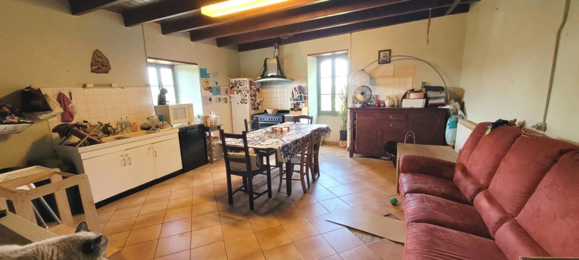 Ancien corps de ferme en situation dominante en sortie d'un hameau