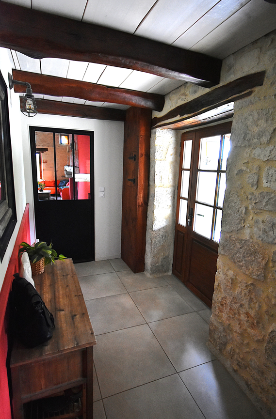 Très belle maison rénovée sur 8h avec terrain de loisir.