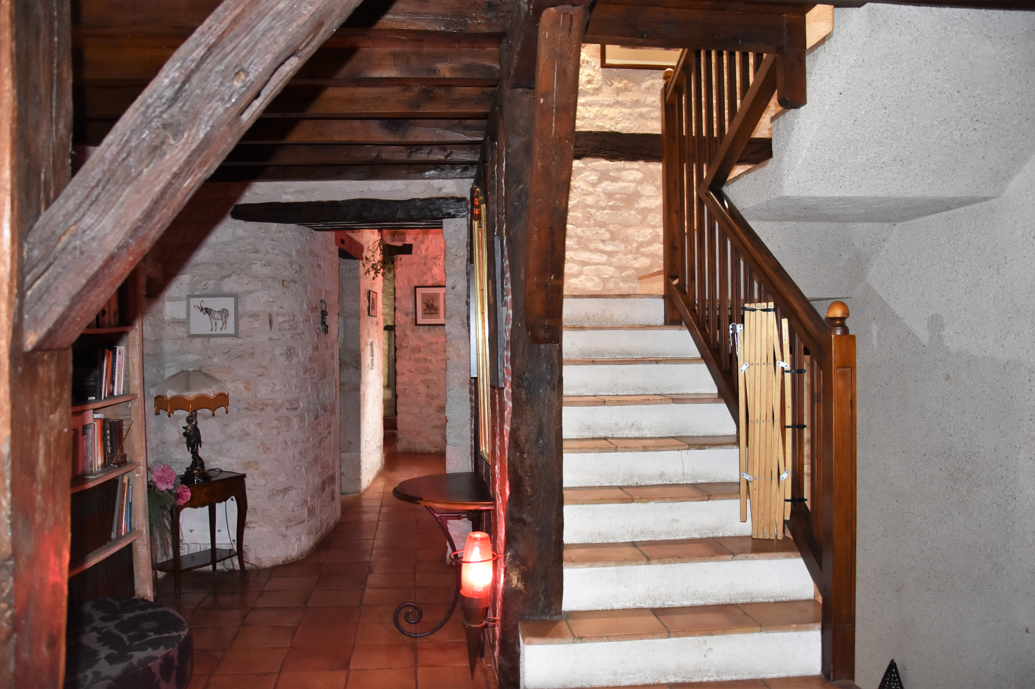 Propriété quercynoise en pierres avec piscine, chambre d'hôte et maison d'amis.