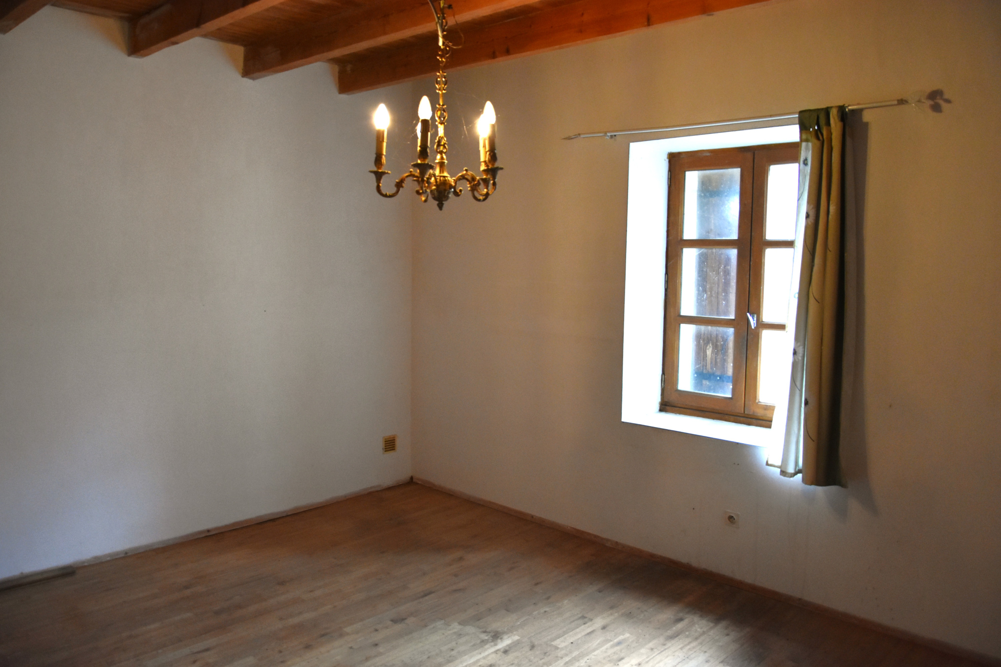 Maison de village en pierres à rénover.