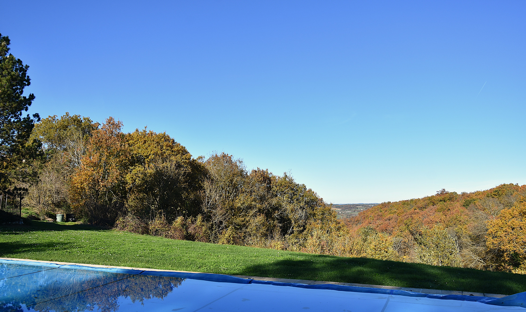 Propriété avec vue exceptionnelle, deux gites et piscine.