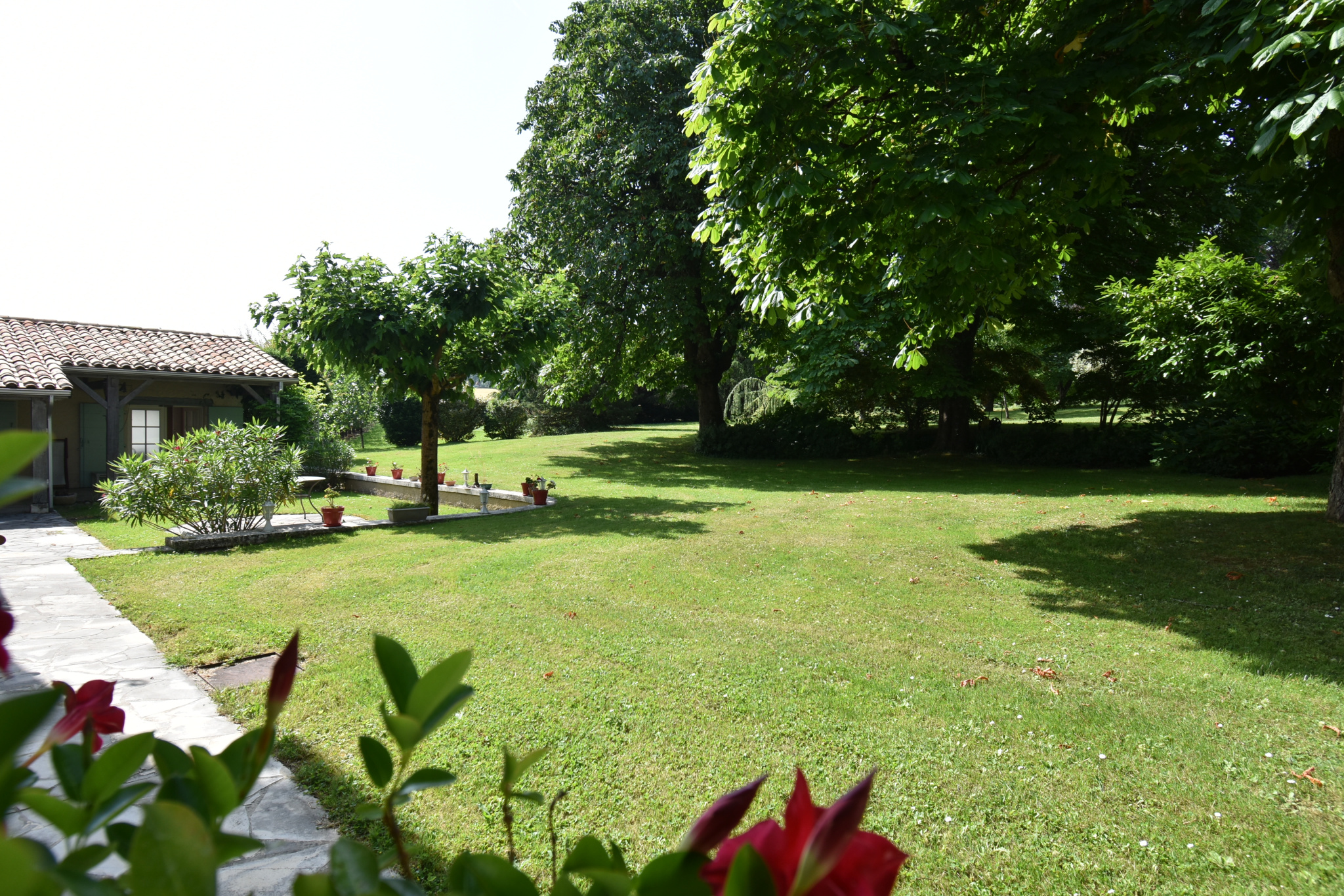 Propriété avec vue exceptionnelle, deux gites et piscine.