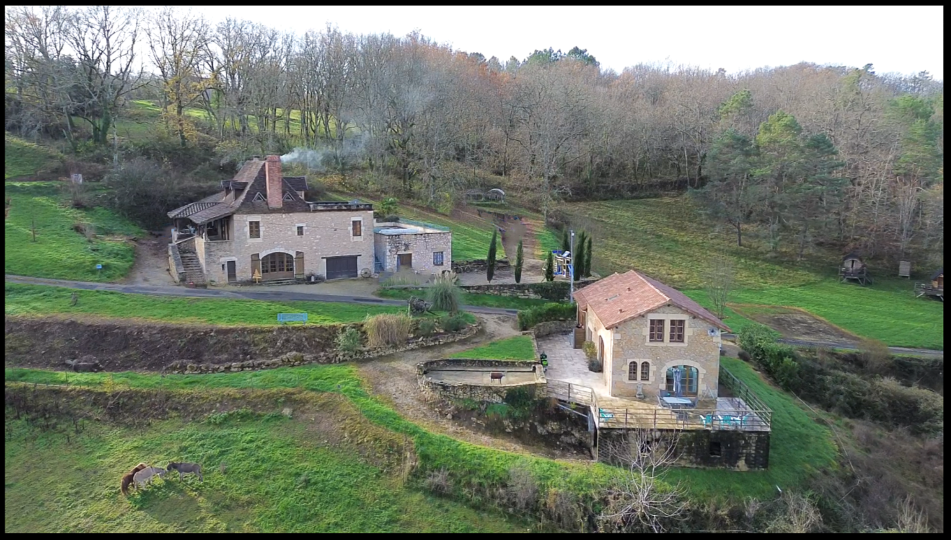 Propriété de 10 ha, deux maisons et... une piscine sur le toit !