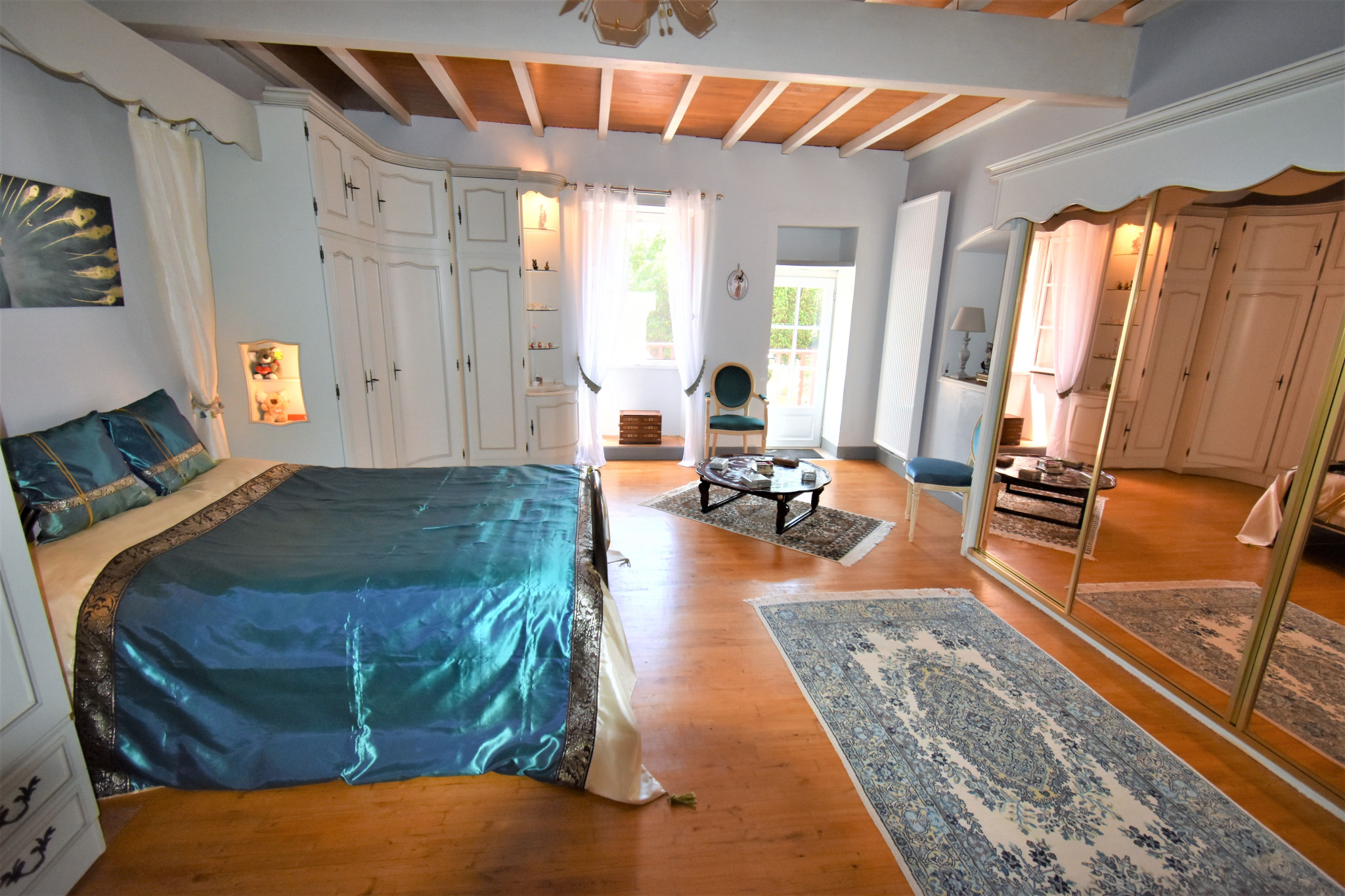 Maison familiale atypique, pleine de charme et d'histoire.