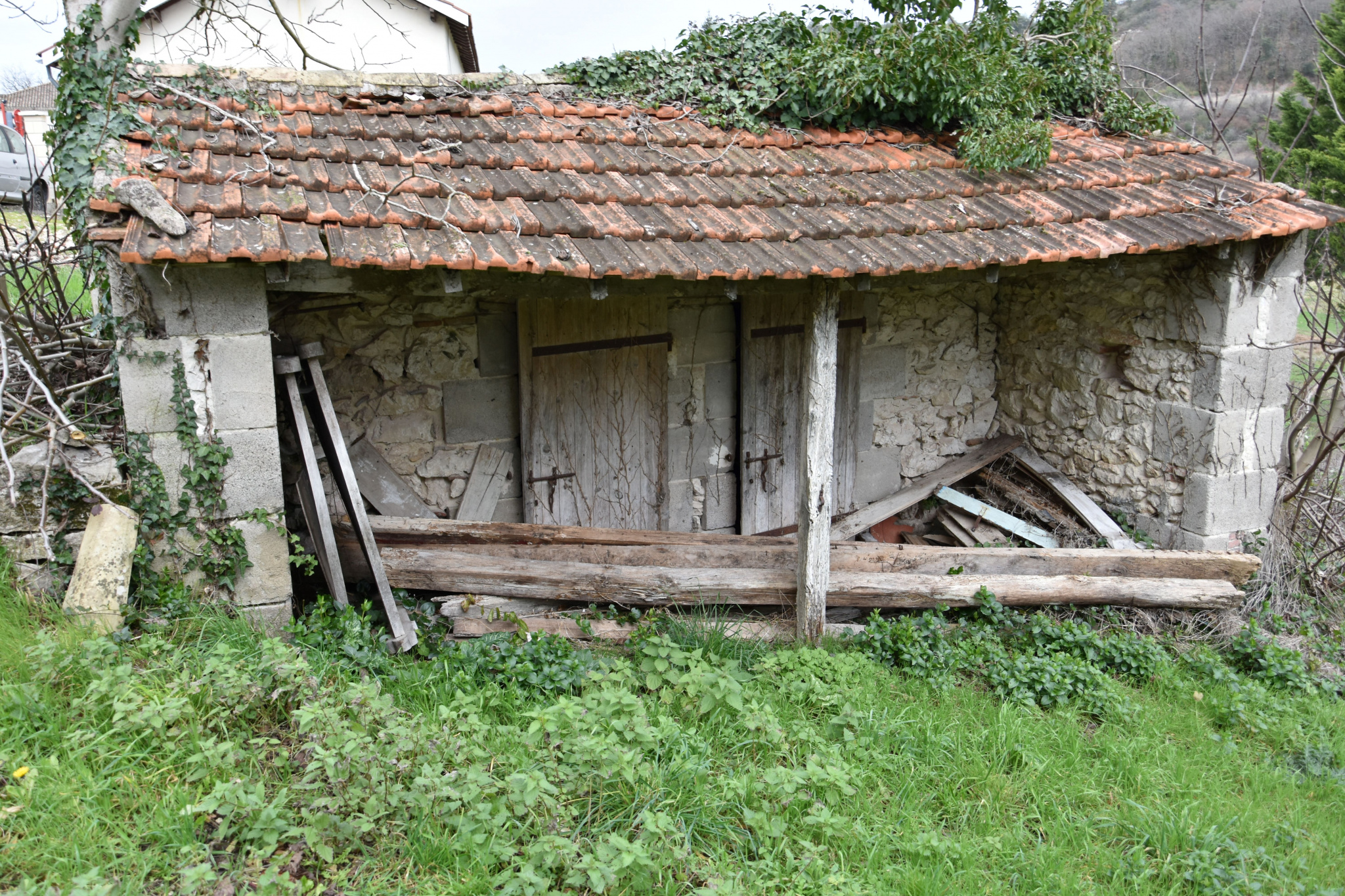 Maison de village en pierres à rénover.