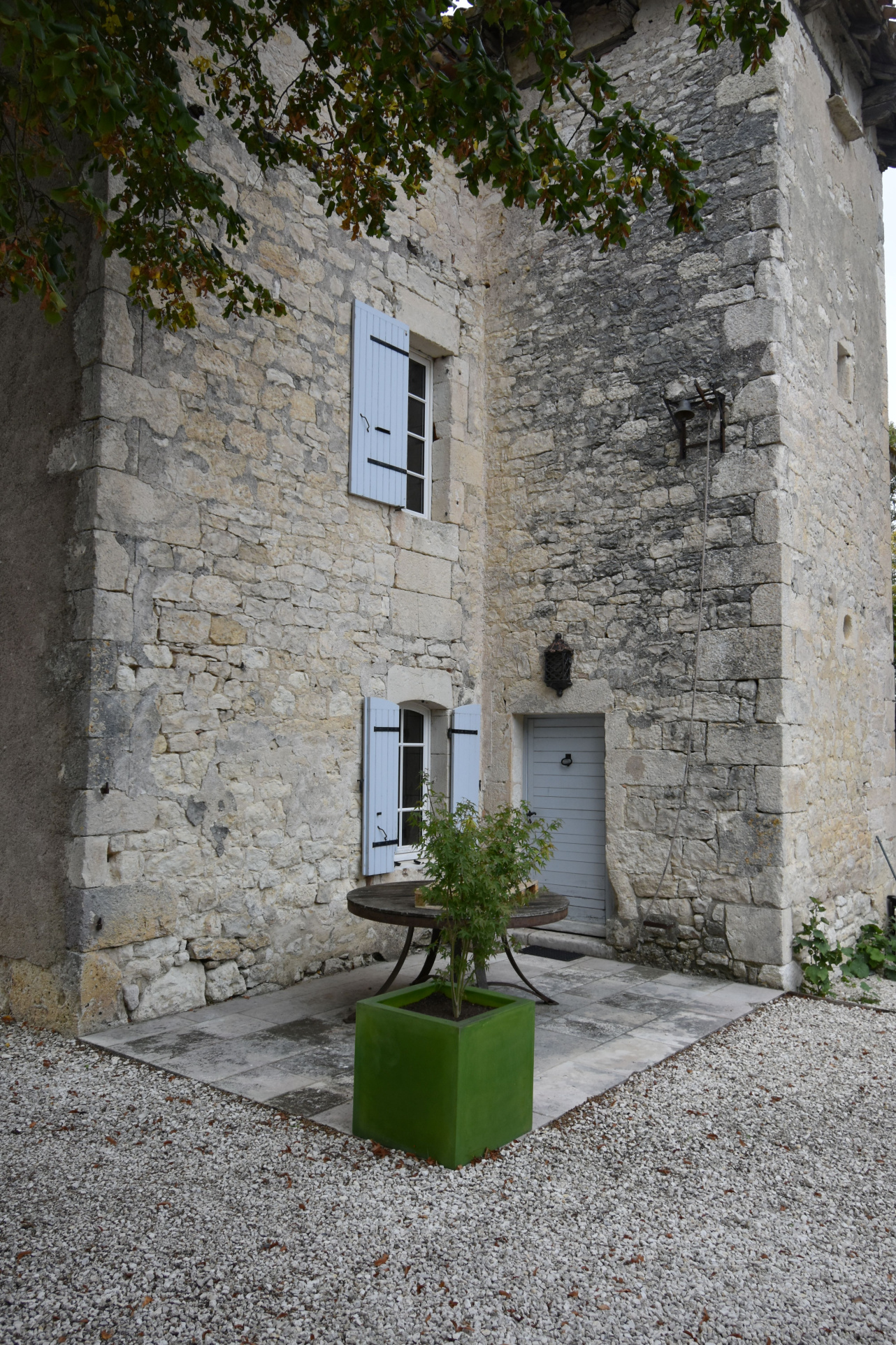 Prestigieux manoir et ses dépendances, piscine et prairies.