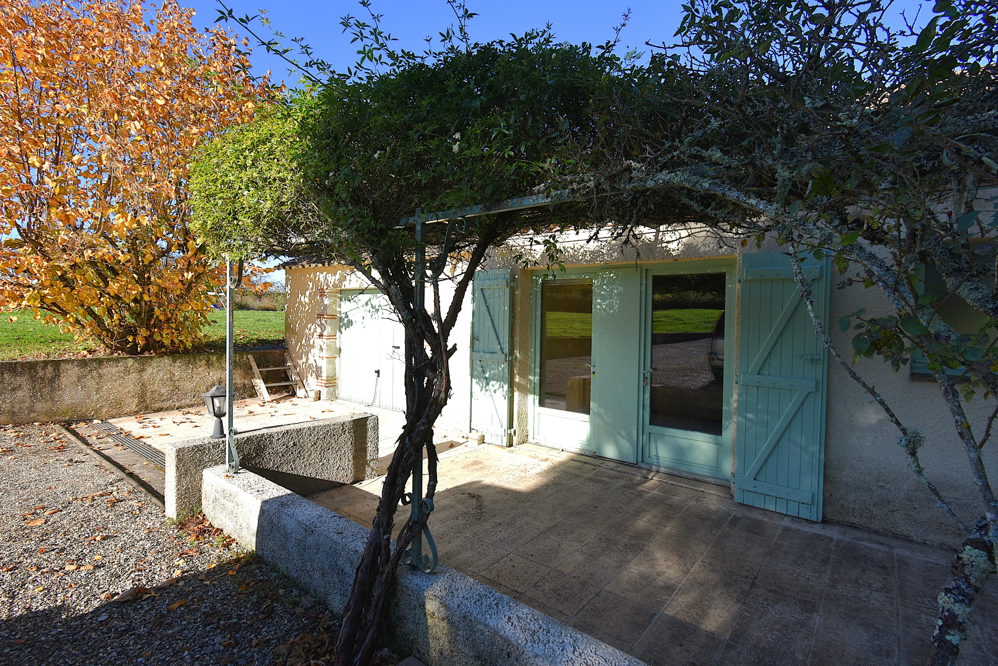 Propriété avec vue exceptionnelle, deux gites et piscine.