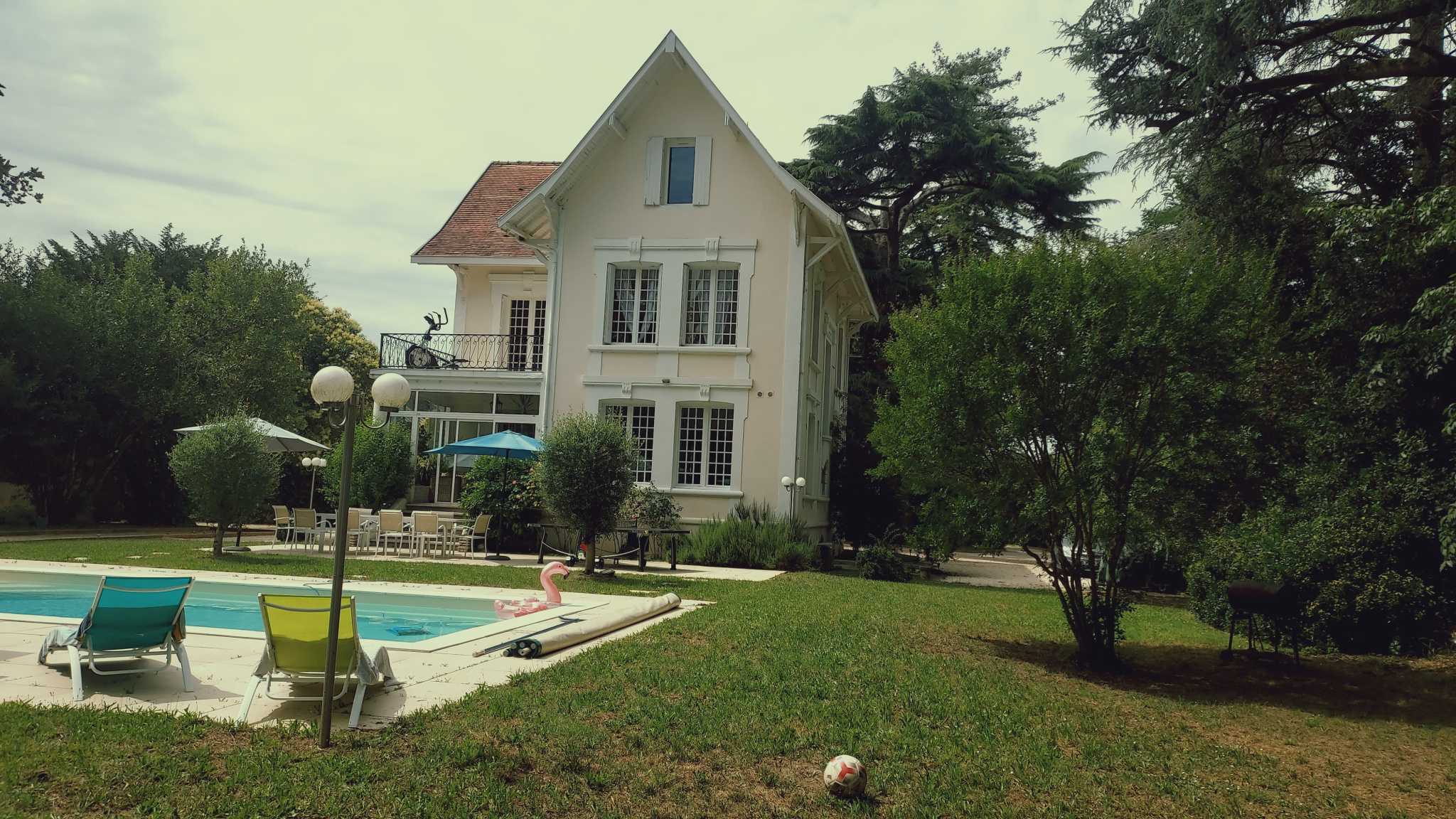 CHARMANTE PROPRIETE avec parc en plein centre de Bergerac