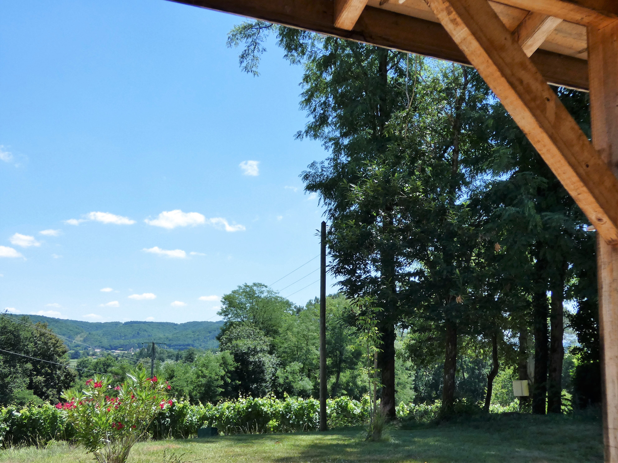 Construction de haute qualité avec piscine, gîtes et 1,5 ha