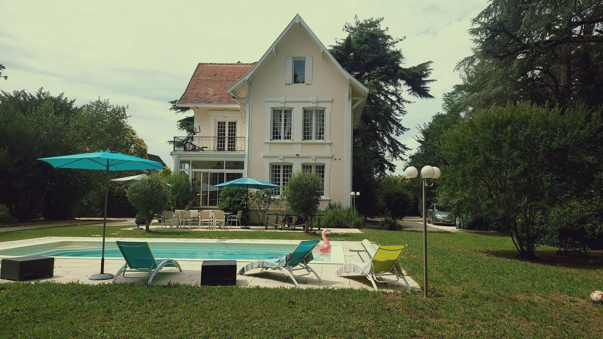 CHARMANTE PROPRIETE avec parc en plein centre de Bergerac