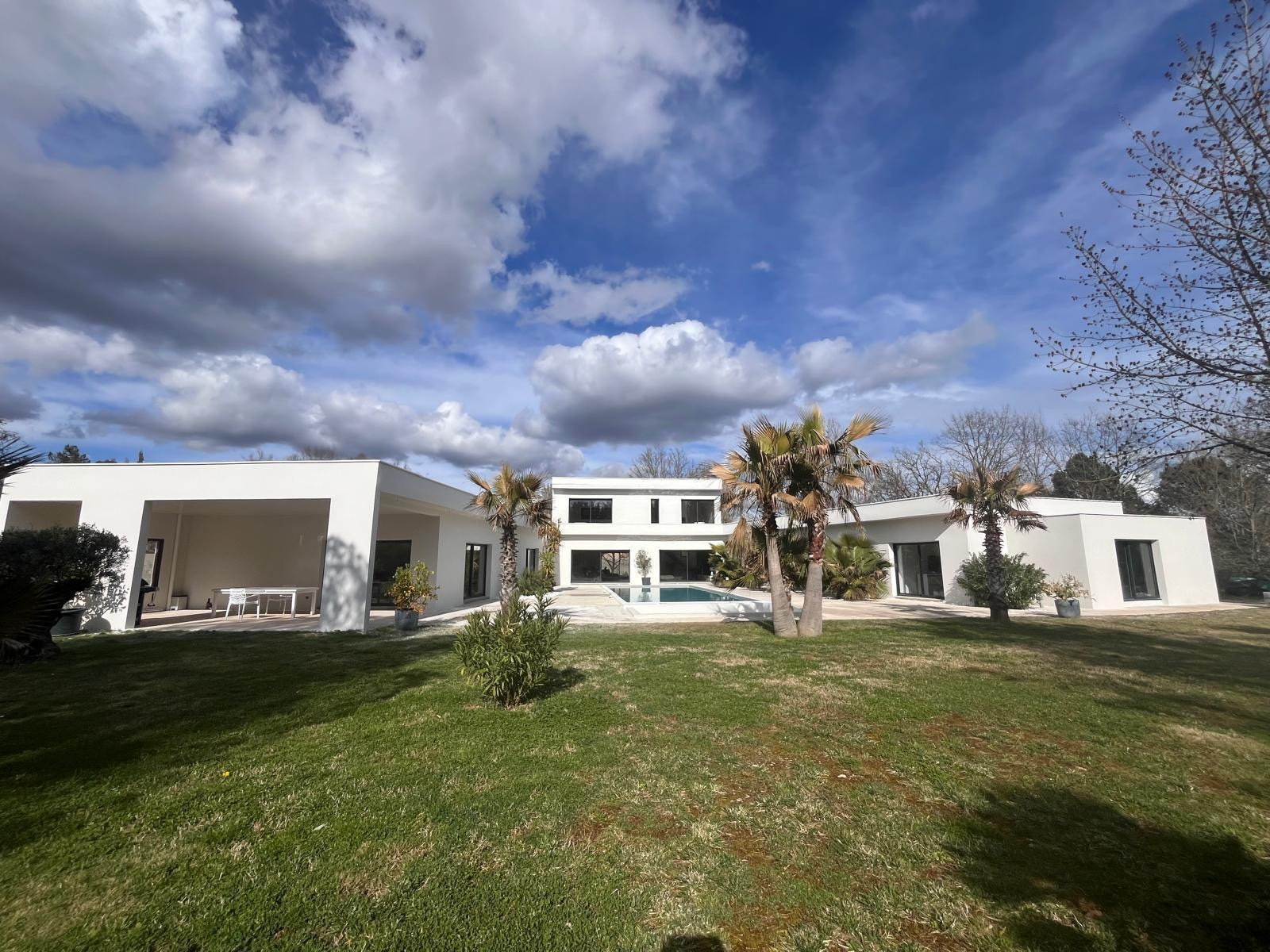 Très belle maison d'architecte dans un quartier résidentiel prisé et  tranquille de Montauban