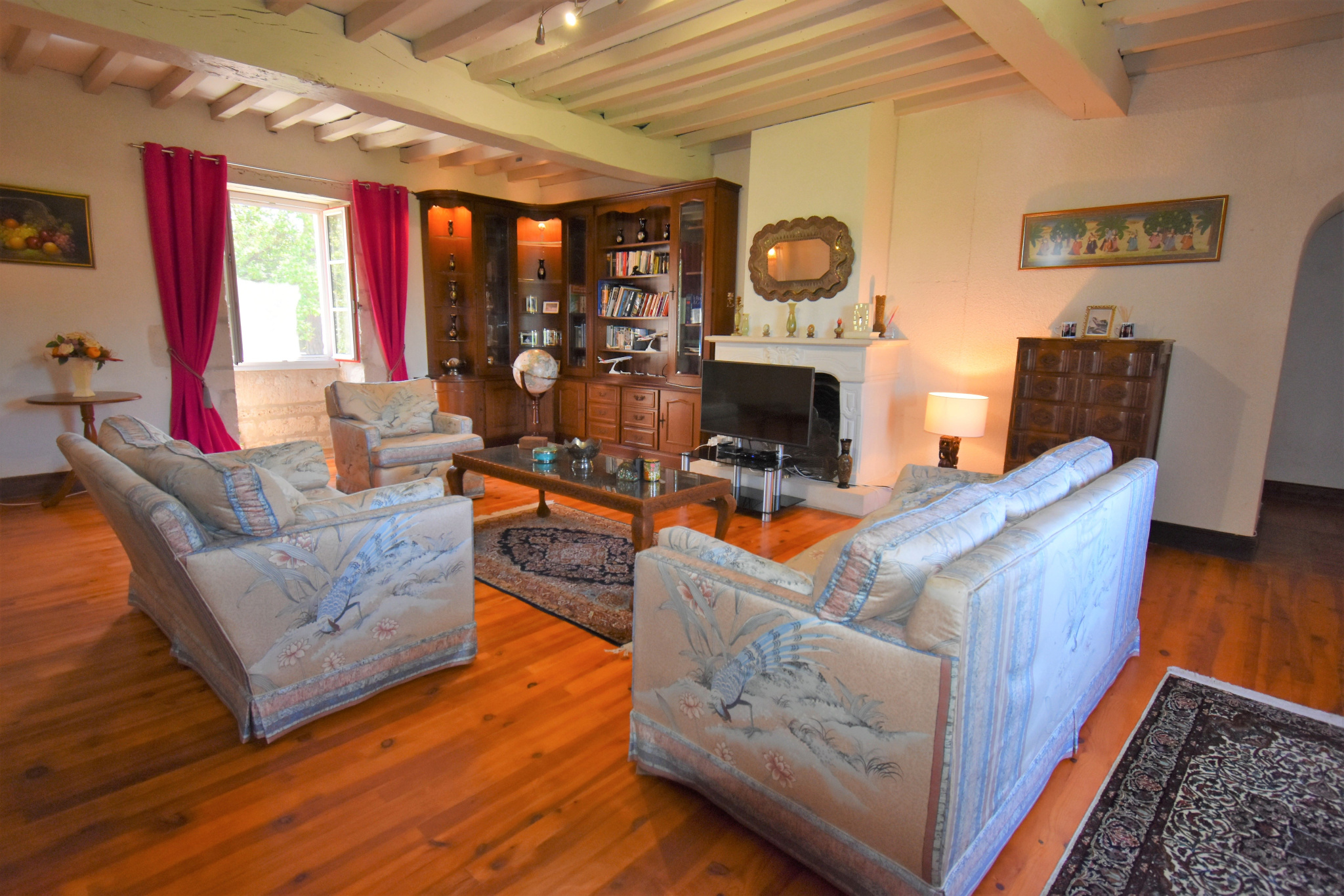 Maison familiale atypique, pleine de charme et d'histoire.