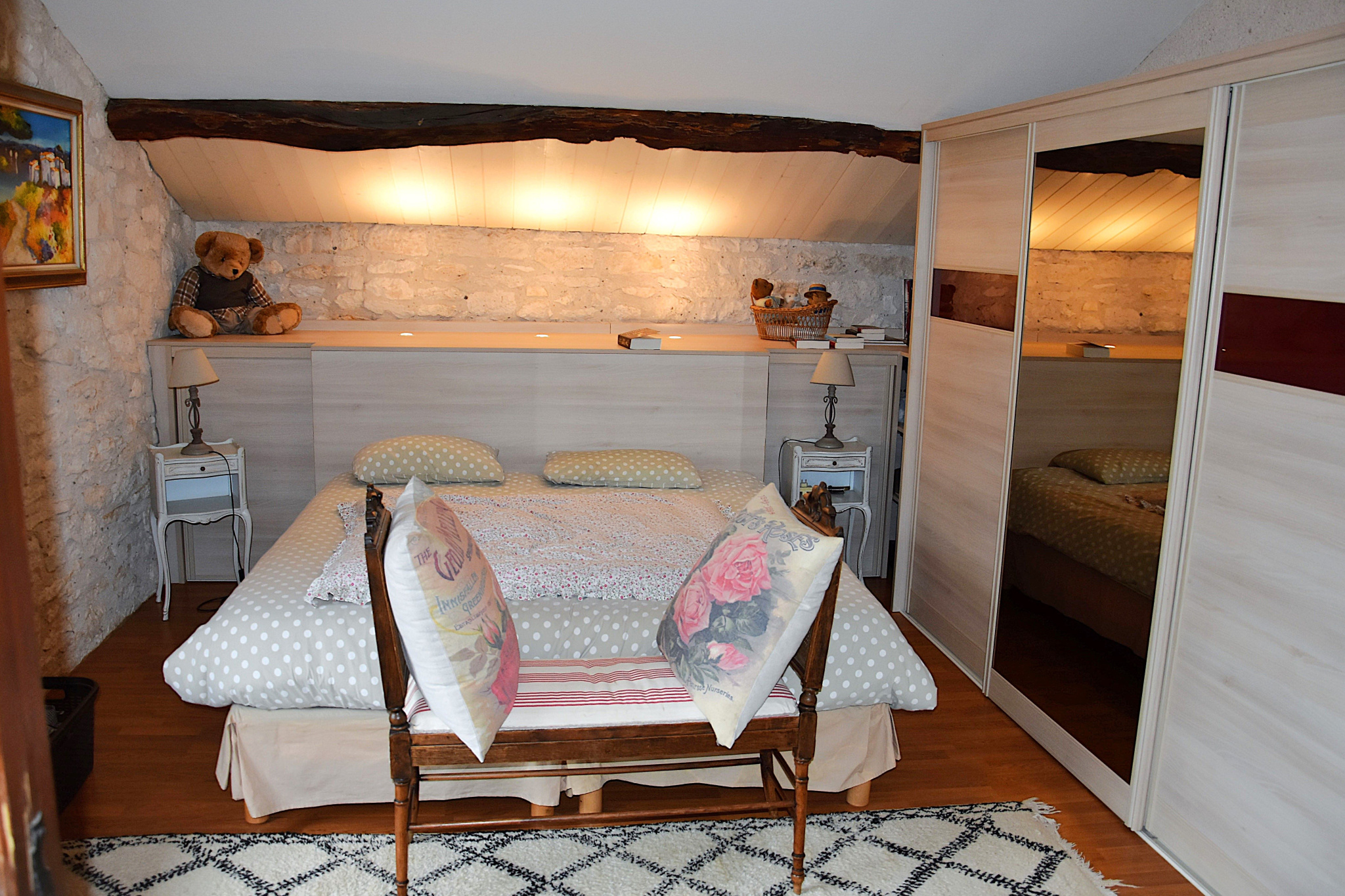 Propriété quercynoise en pierres avec piscine, chambre d'hôte et maison d'amis.