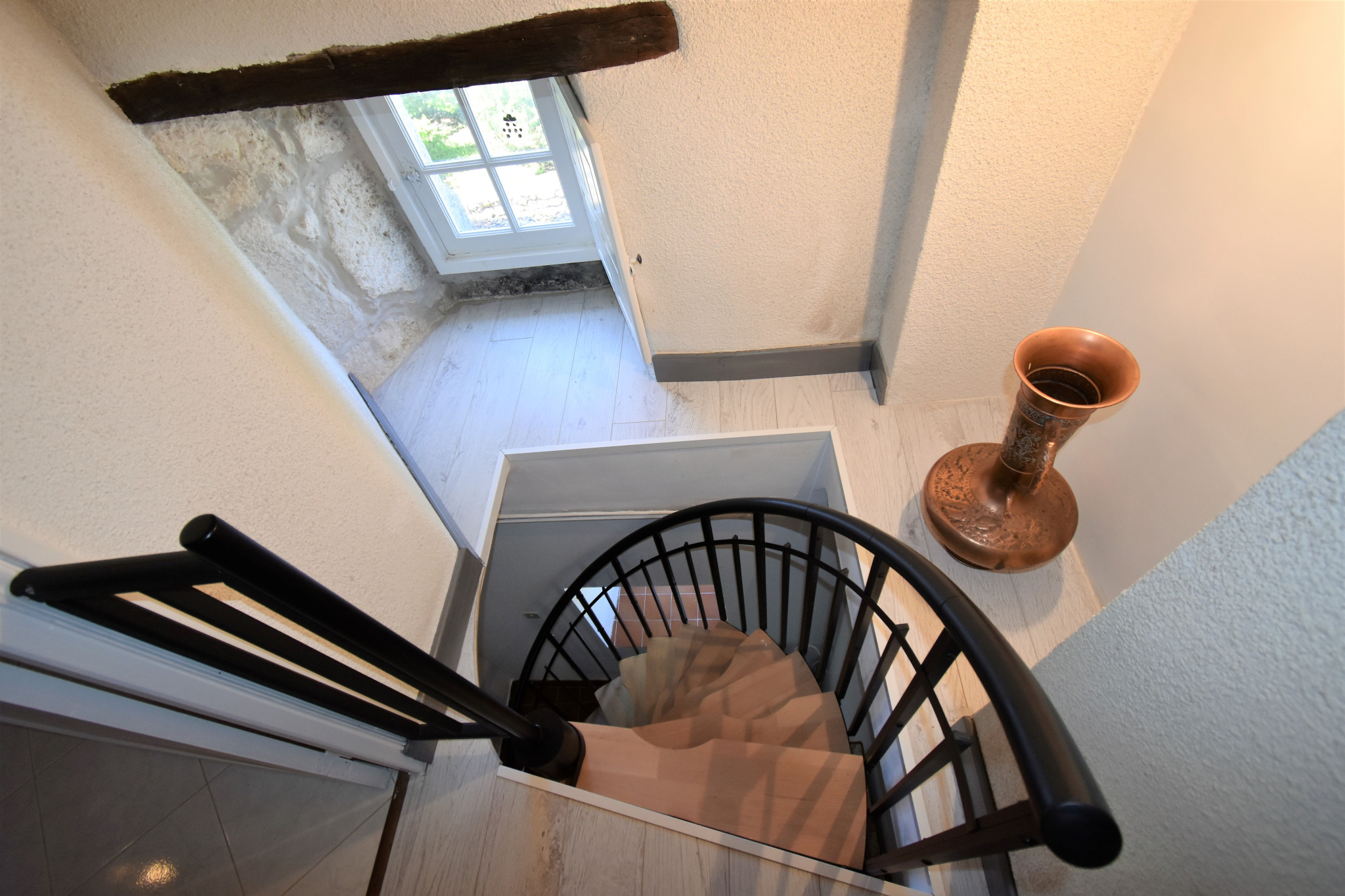 Maison familiale atypique, pleine de charme et d'histoire.