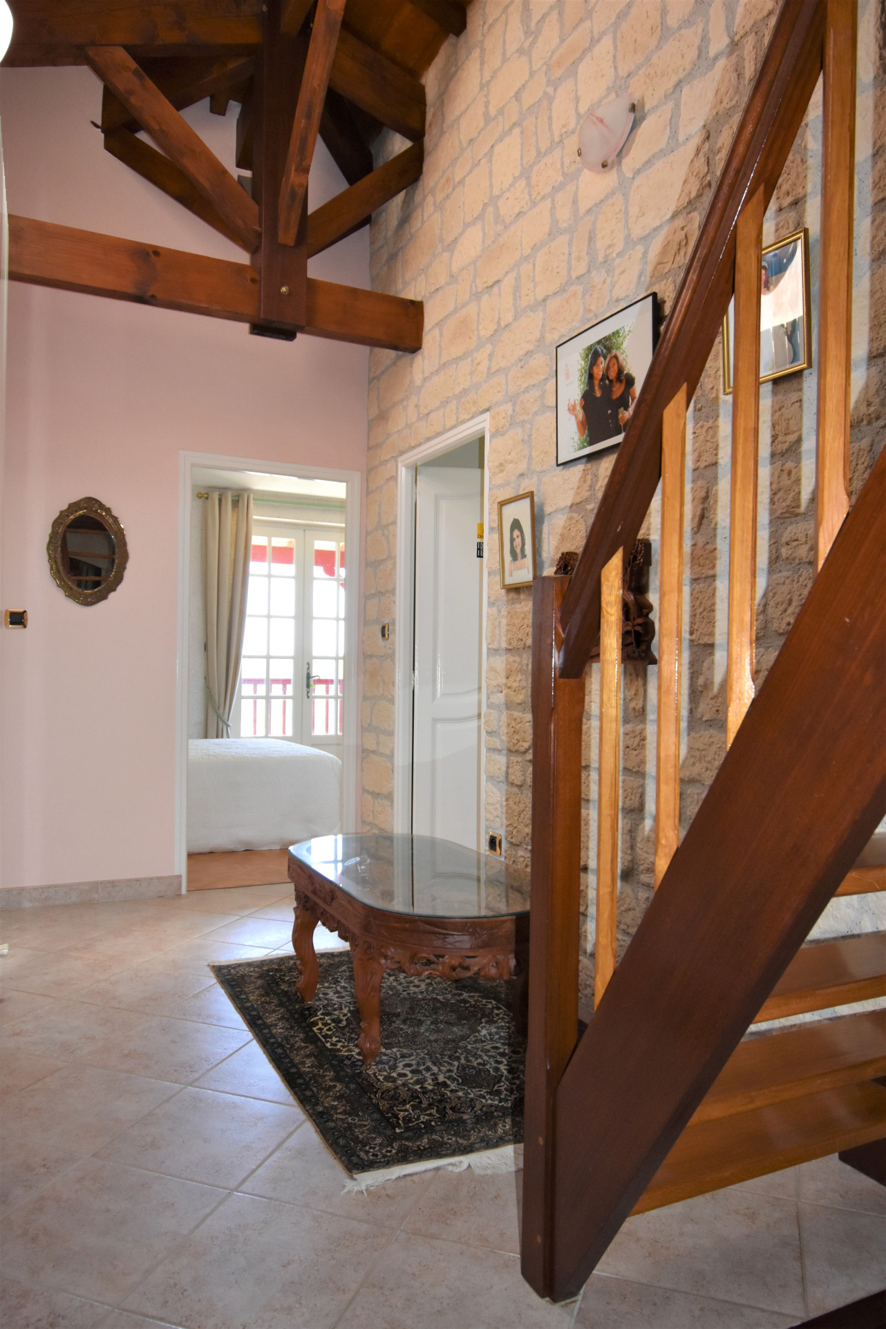 Maison familiale atypique, pleine de charme et d'histoire.