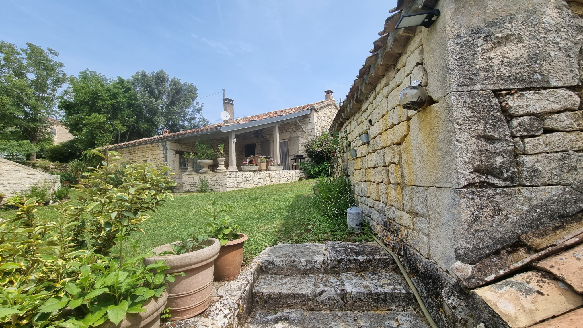 Superbe maison en pierres dans le Lot