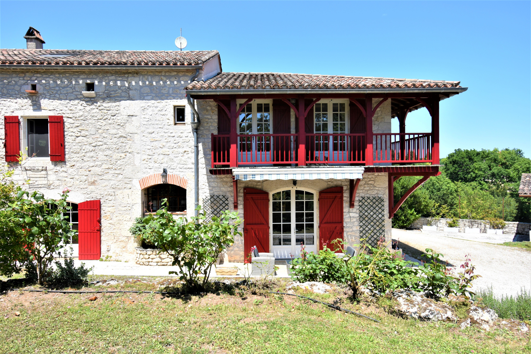 Maison familiale atypique, pleine de charme et d'histoire.
