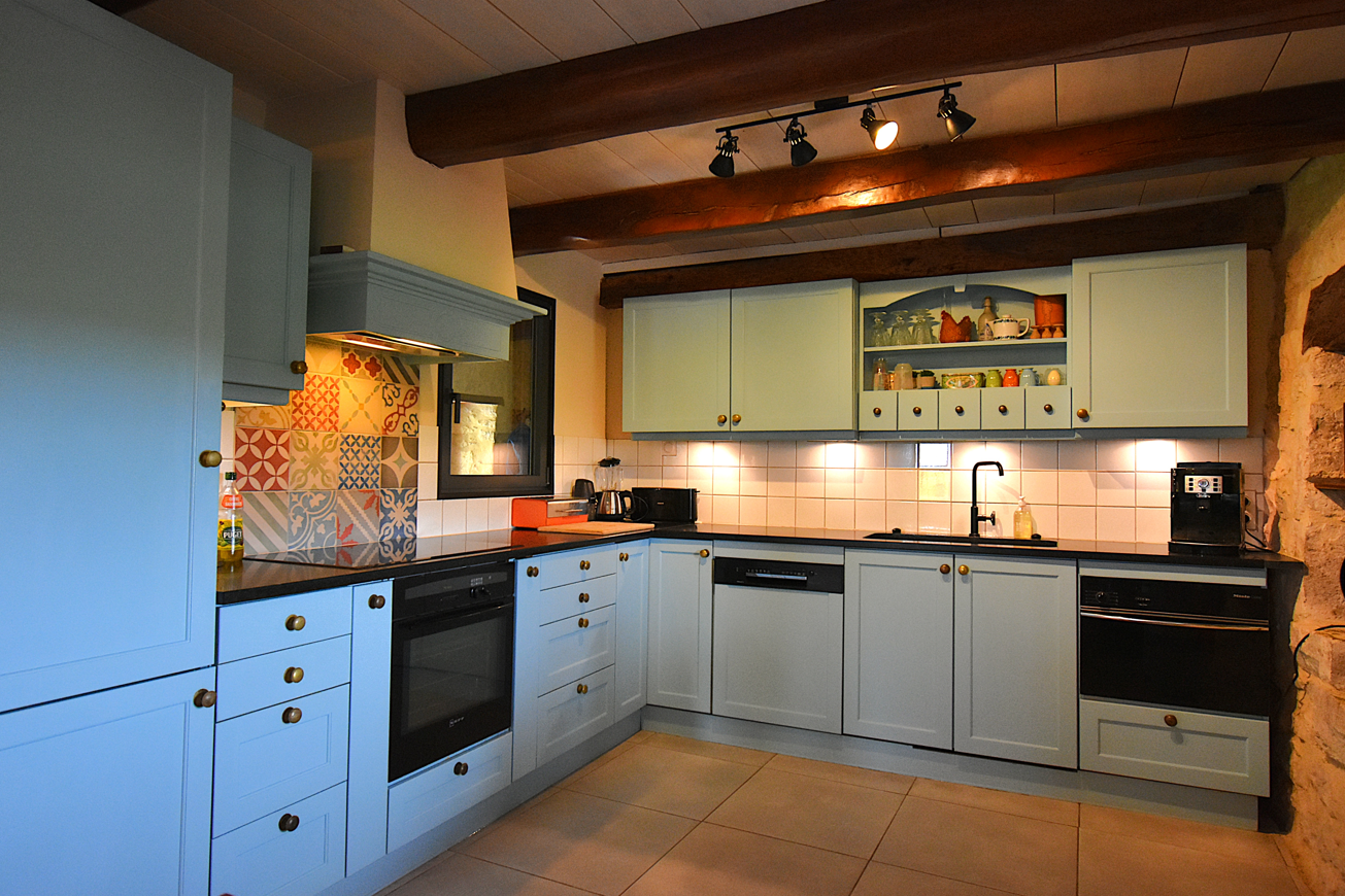 Très belle maison rénovée sur 8h avec terrain de loisir.