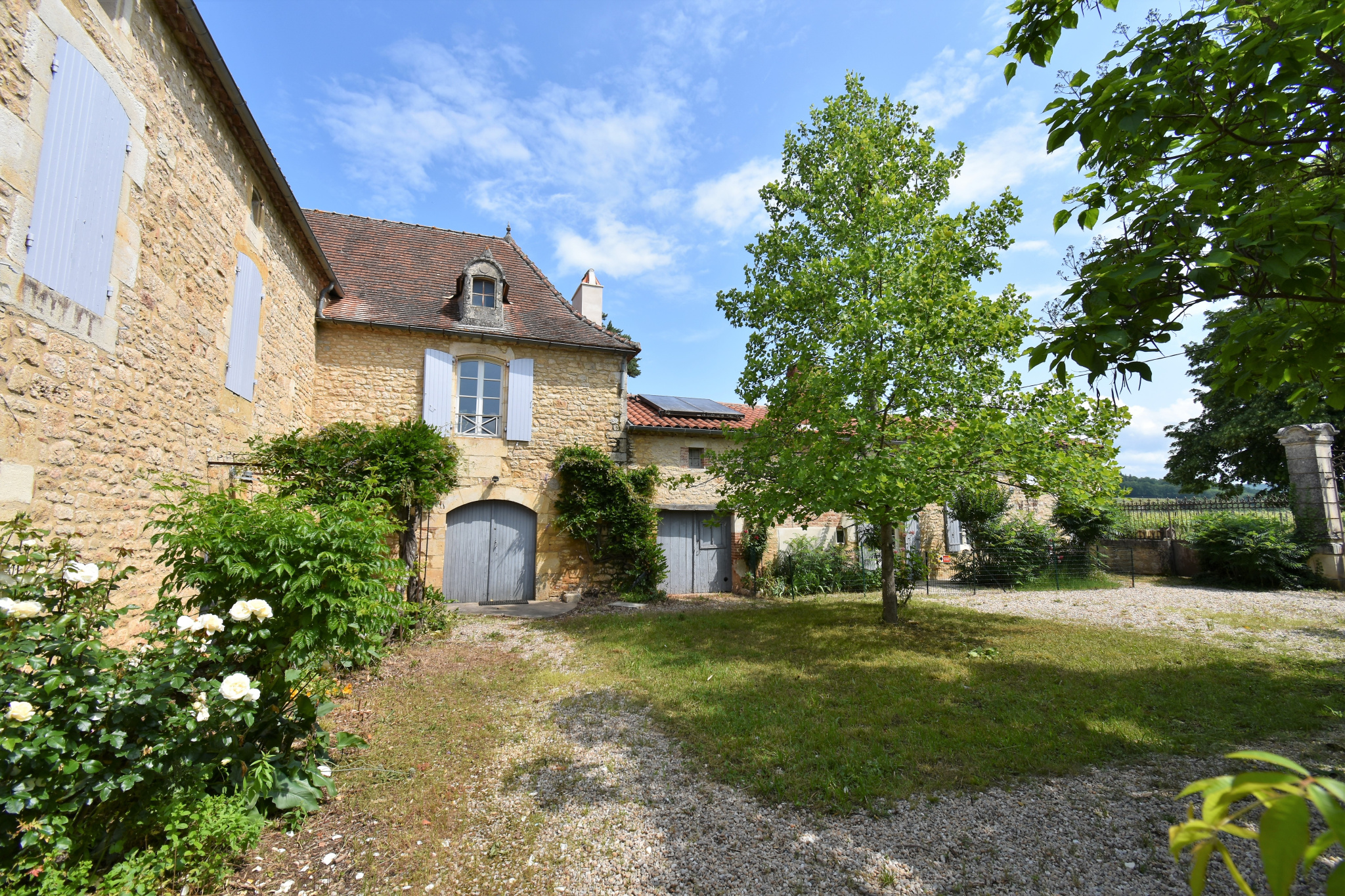 Magnifique maison de vigneron, son chai et son vignoble renommés.