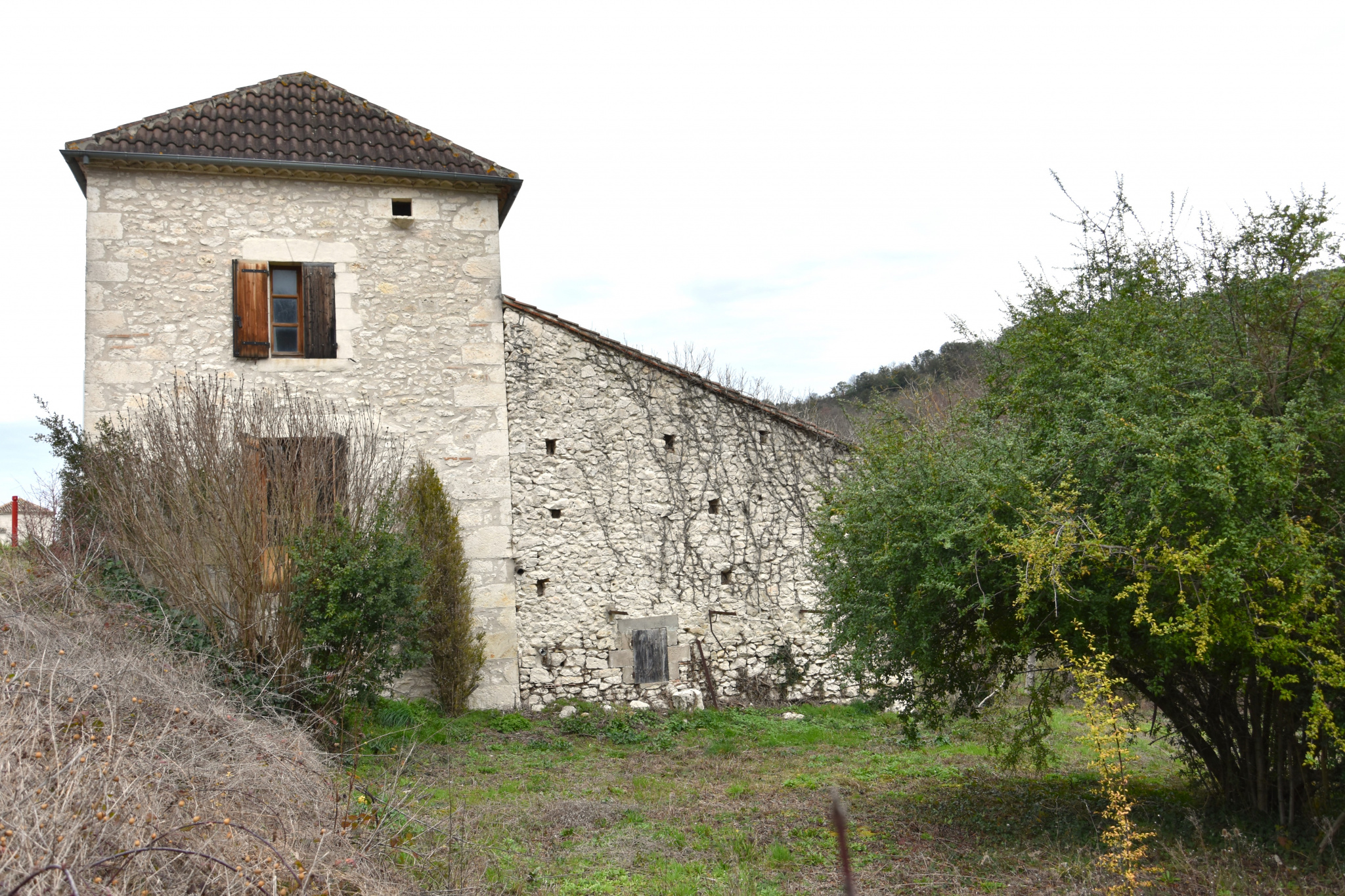 Maison de village en pierres à rénover.