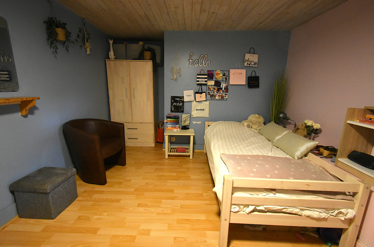Très belle maison rénovée sur 8h avec terrain de loisir.