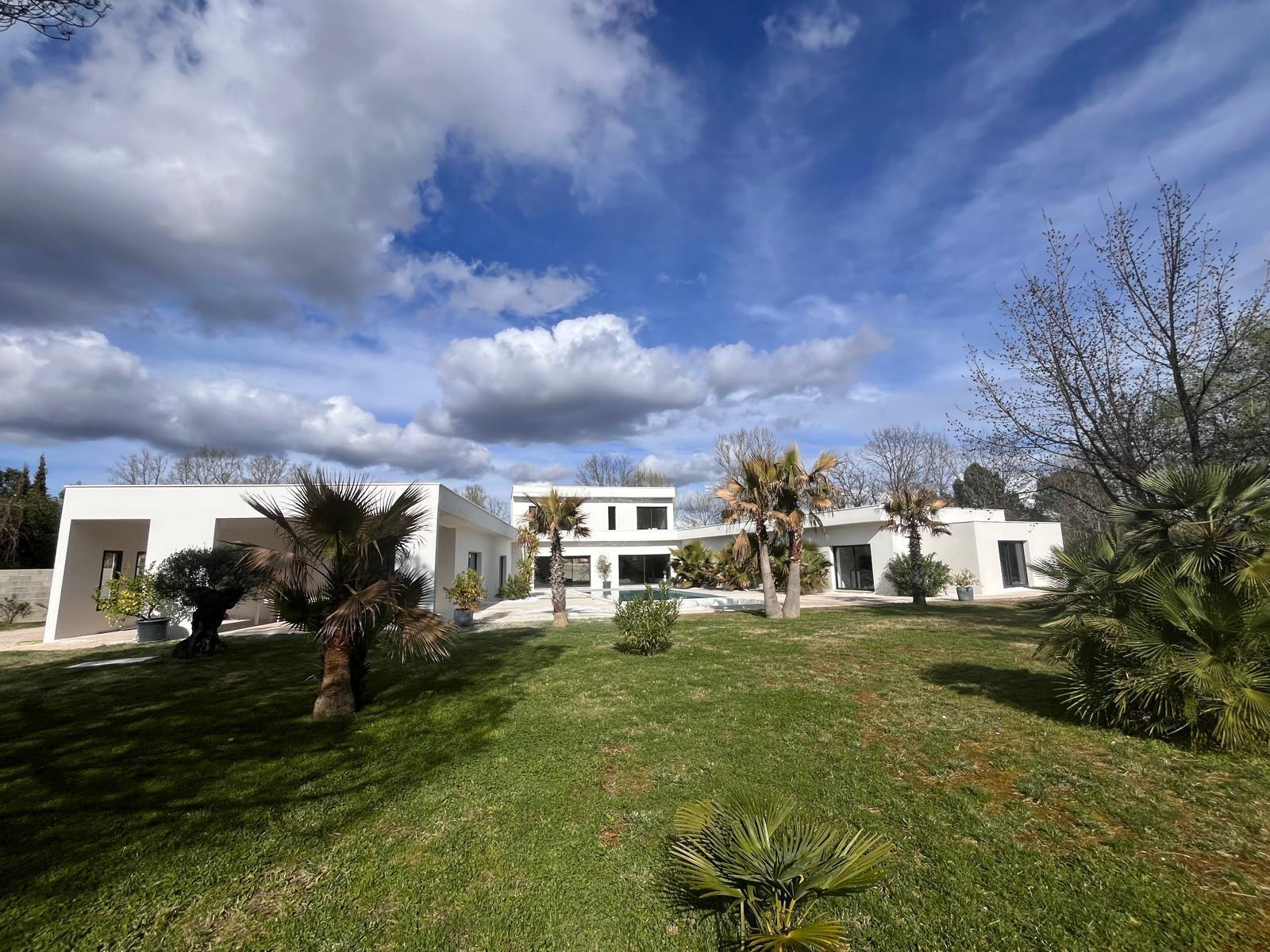 Très belle maison d'architecte dans un quartier résidentiel prisé et  tranquille de Montauban