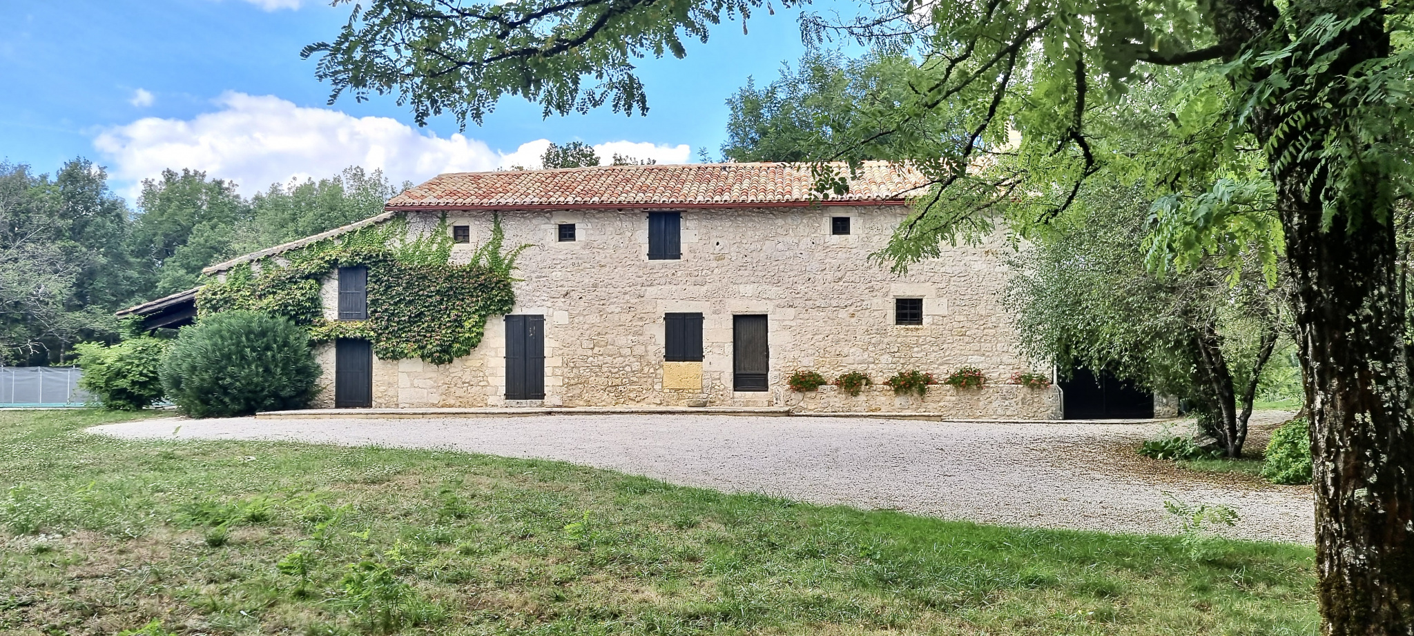 Charmante maison en pierre au milieu de la nature dans le Lot et Garonne