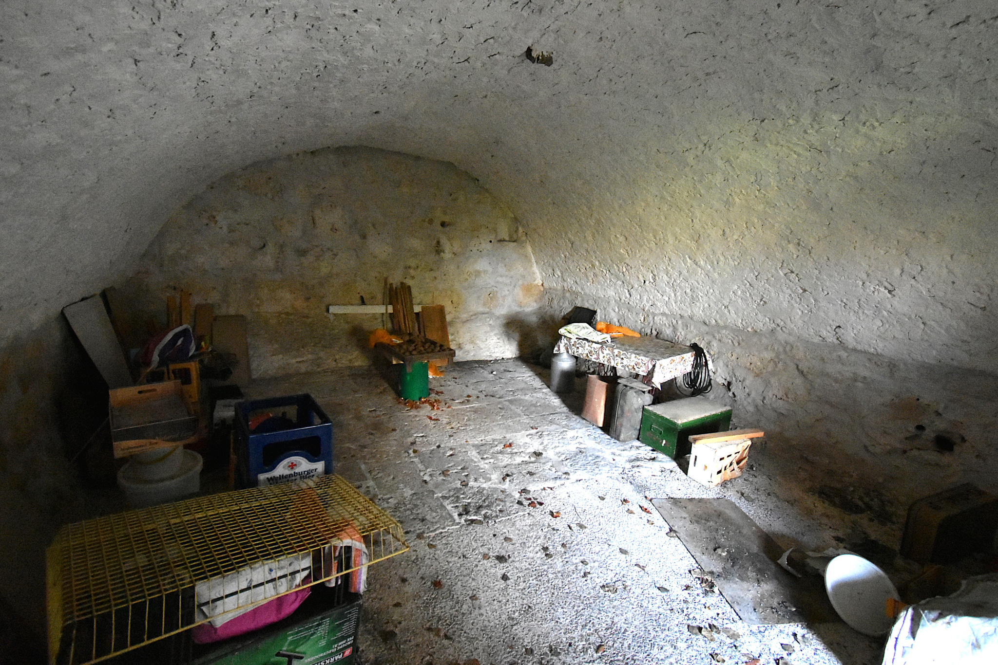 Ravissante fermette isolée et ses dépendances sur 27ha